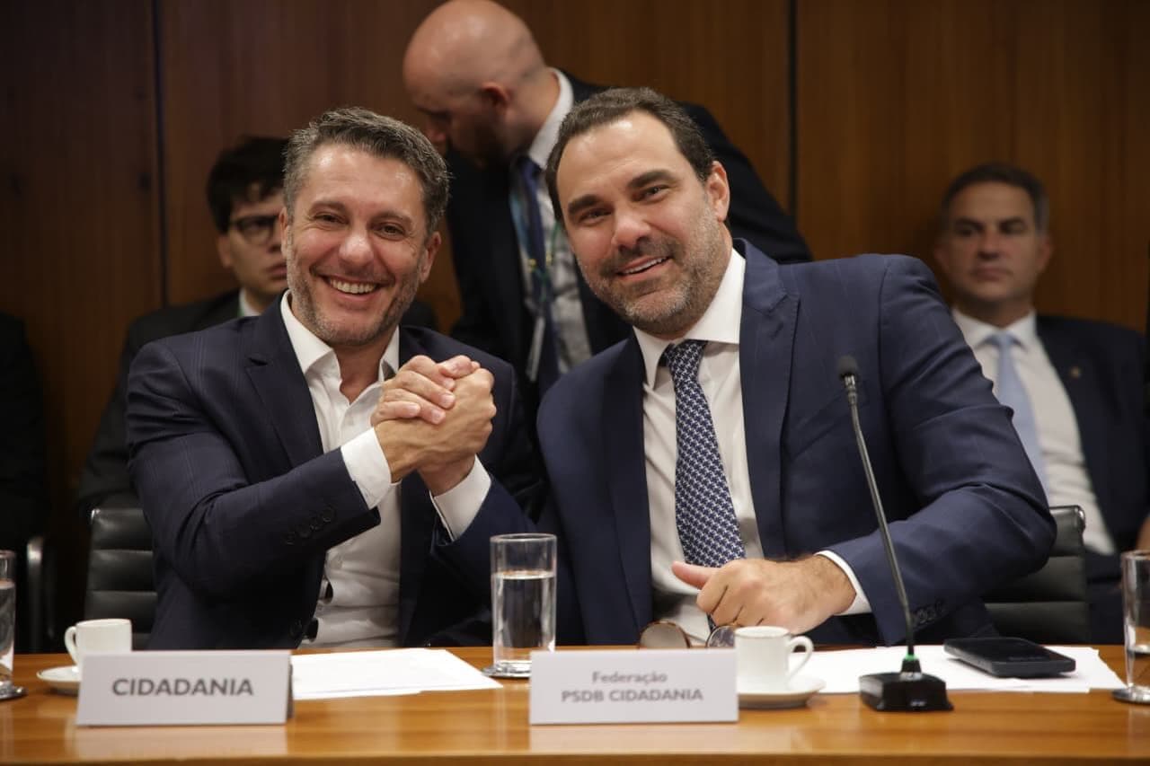 Adolfo Viana em reunião da Federação PSDB Cidadania